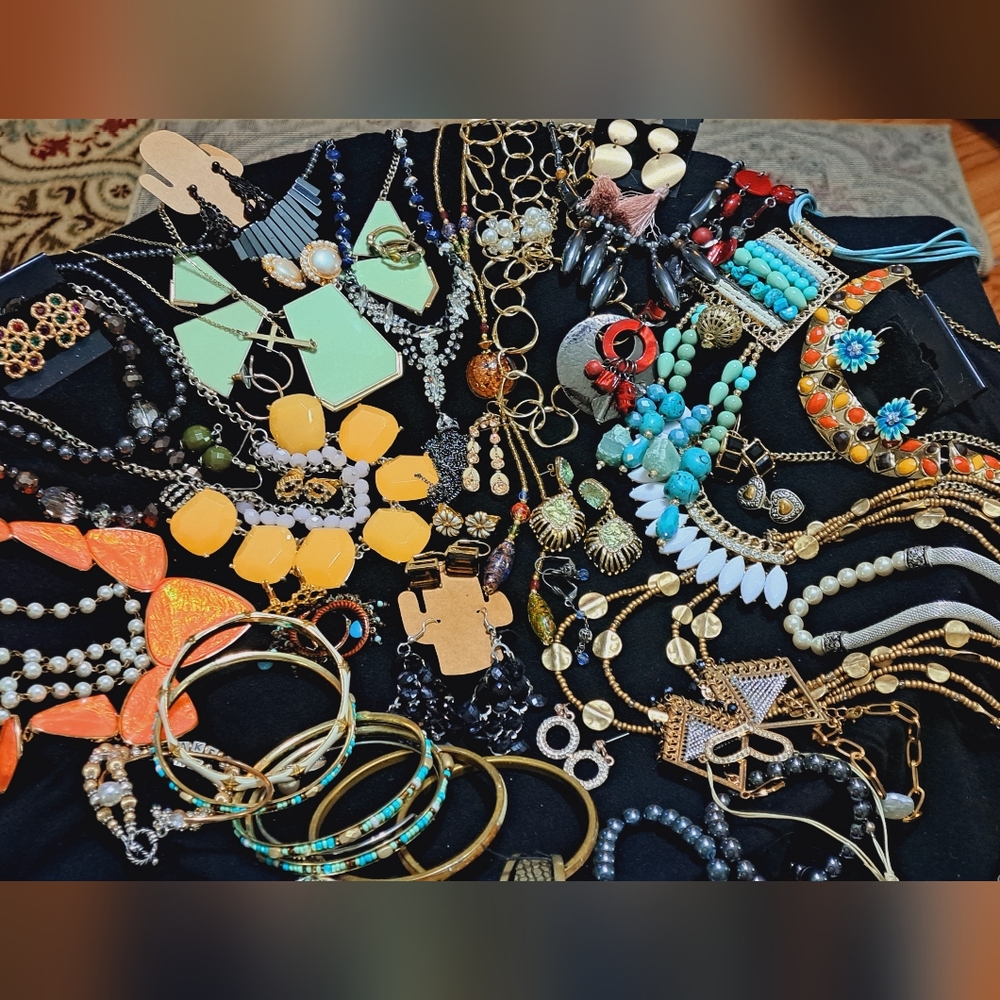 3.15 Lbs Elegant Gold and Solver Jewelry Lot